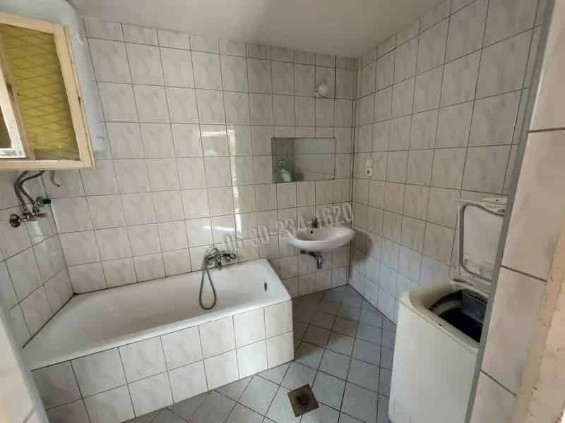 Ház Kiadó , Váci járás, Közép-Magyarország
