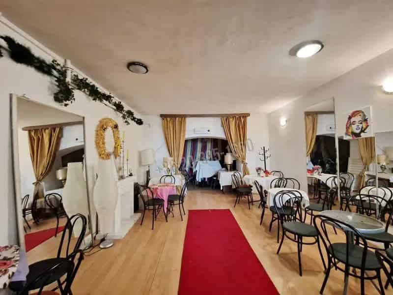 Üzleti célú Kiadó , Budapest, Közép-Magyarország
