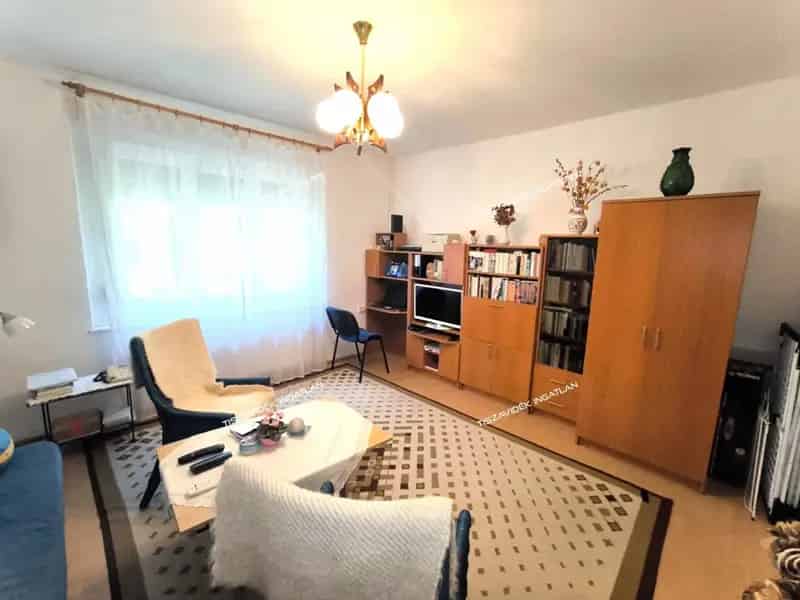 Ház Kiadó , Szolnoki járás, Alföld és Észak