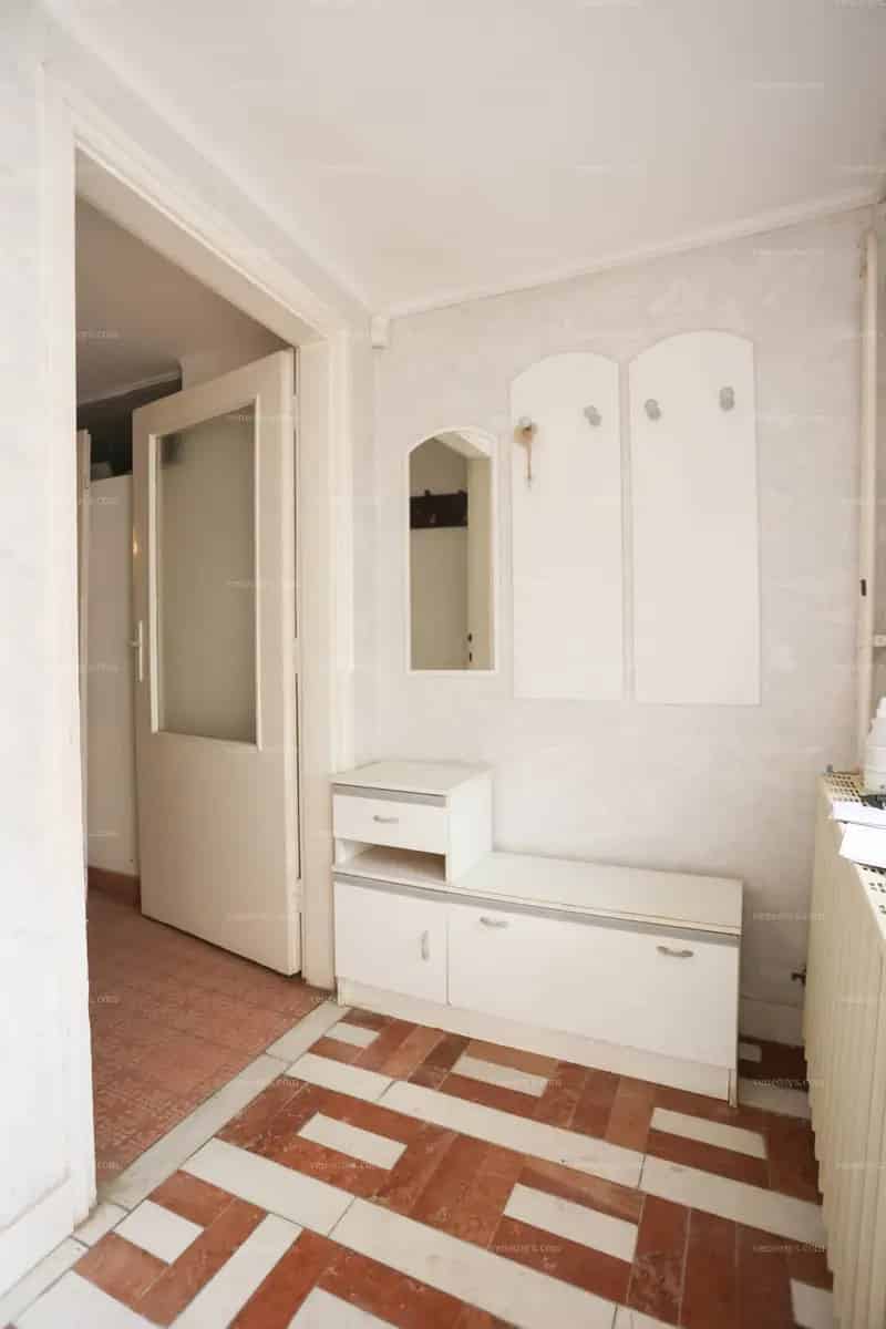 Kiváló adottságokkal rendelkező, SZÉLSŐ! sorházi lakás Szekszárdon eladó