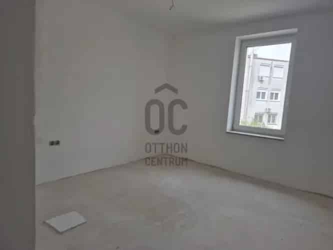 Siklósi eladó újépítésű lakás, U0047949