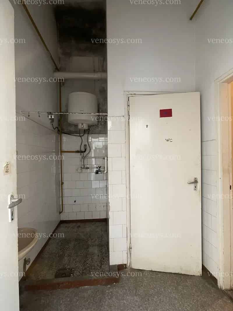 Kiadó üzlethelyiség Bajaszentistvánon a főútvonal mentén.