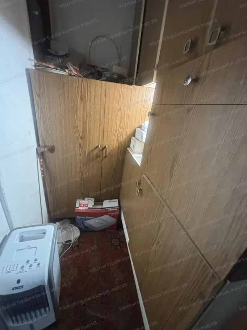 Ház Kiadó , Oroszlányi járás, Dunántúl