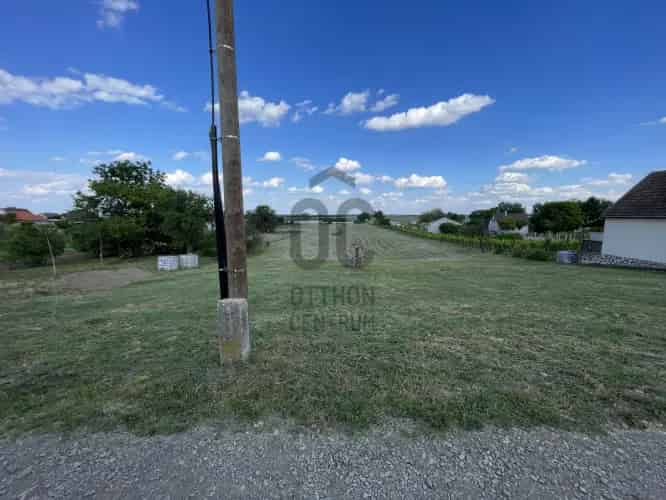 Szekszárdi eladó telek, T038220