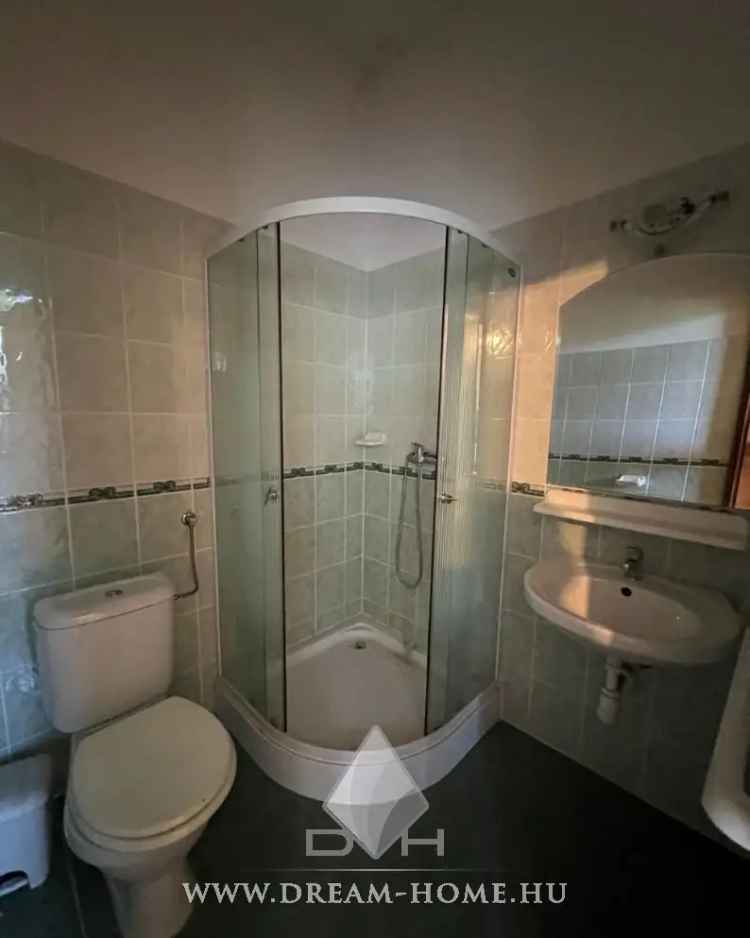 Turisztikai Komplexum Elado 4 Hektar Panzioval Lovardaval