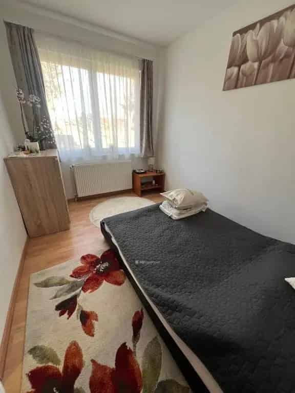 Ház Kiadó , Budapest, Közép-Magyarország