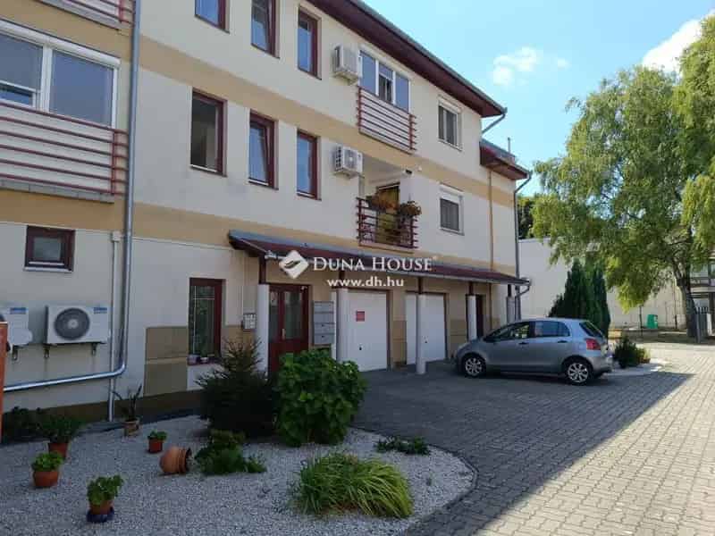 Lakás Eladó , Dombóvár, Dunántúl