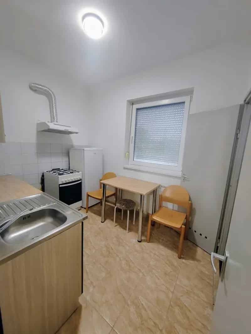 Ház Kiadó , Komáromi járás, Dunántúl