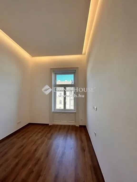 Ház Kiadó , Budapest, Közép-Magyarország