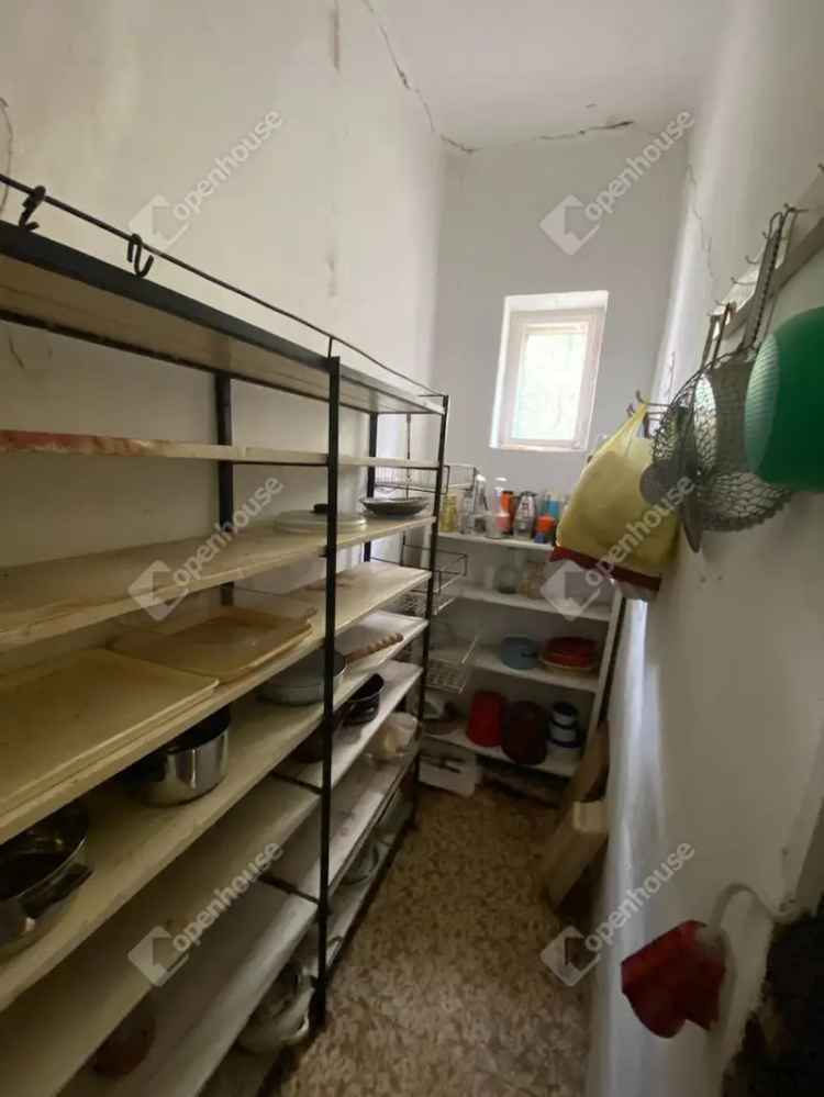 Kapuvári családi ház eladó nagy telekkel 4 szoba garázzsal
