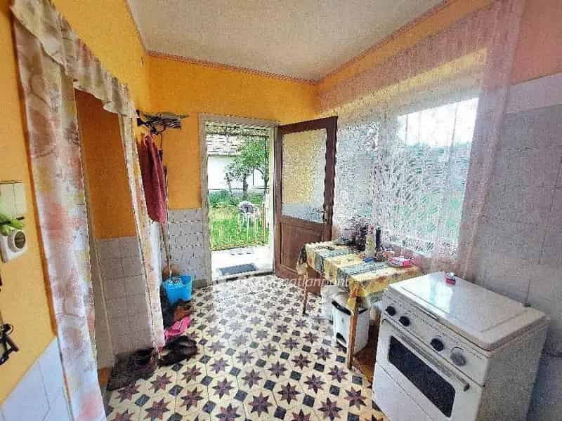 Felujitando 71 m2-es Haz Kisberen 1216 m2-es Telken