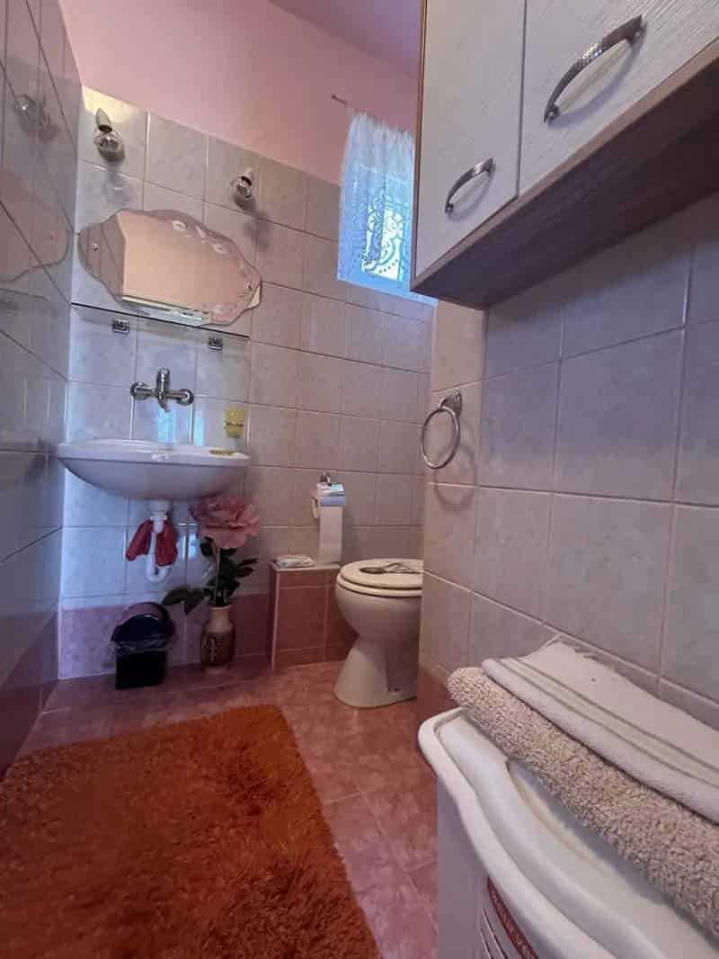 Ház Kiadó , Komáromi járás, Dunántúl
