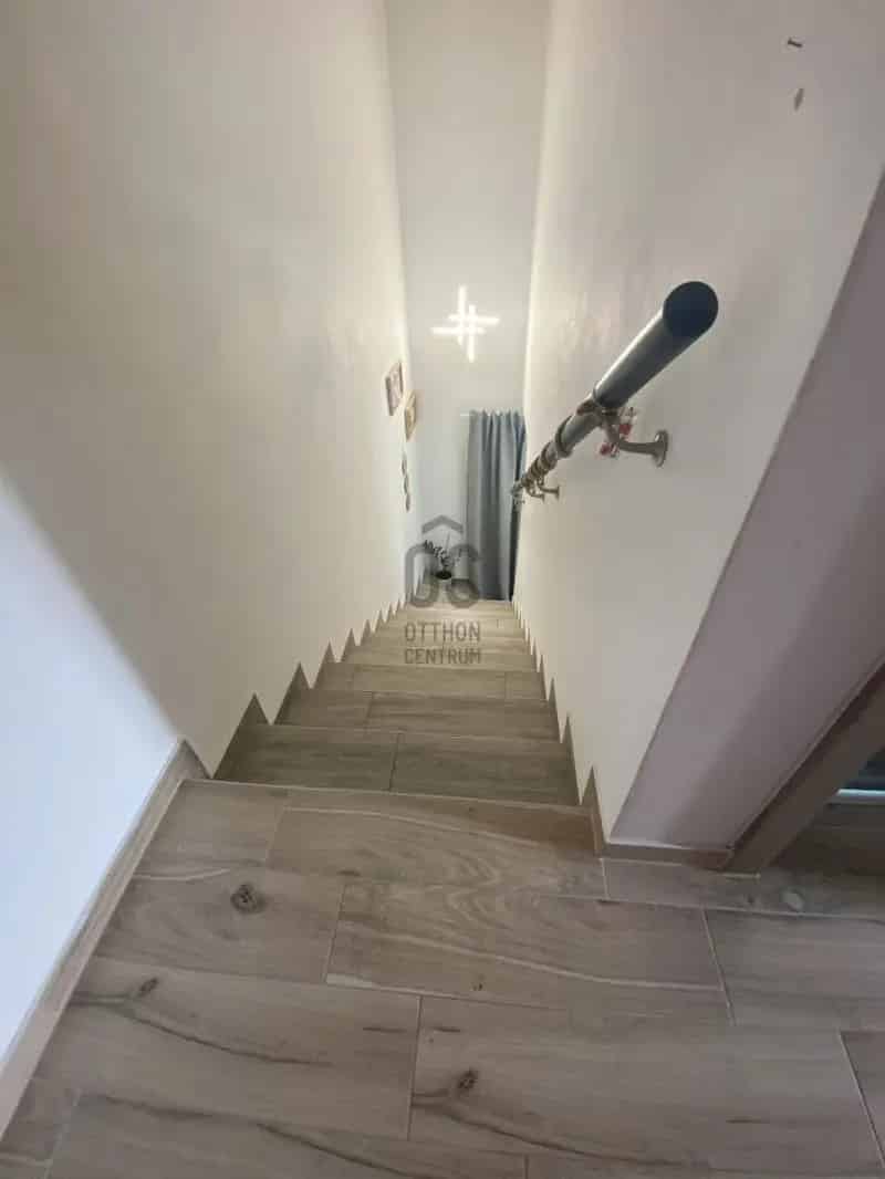 Ház Kiadó , Dunakeszi járás, Közép-Magyarország