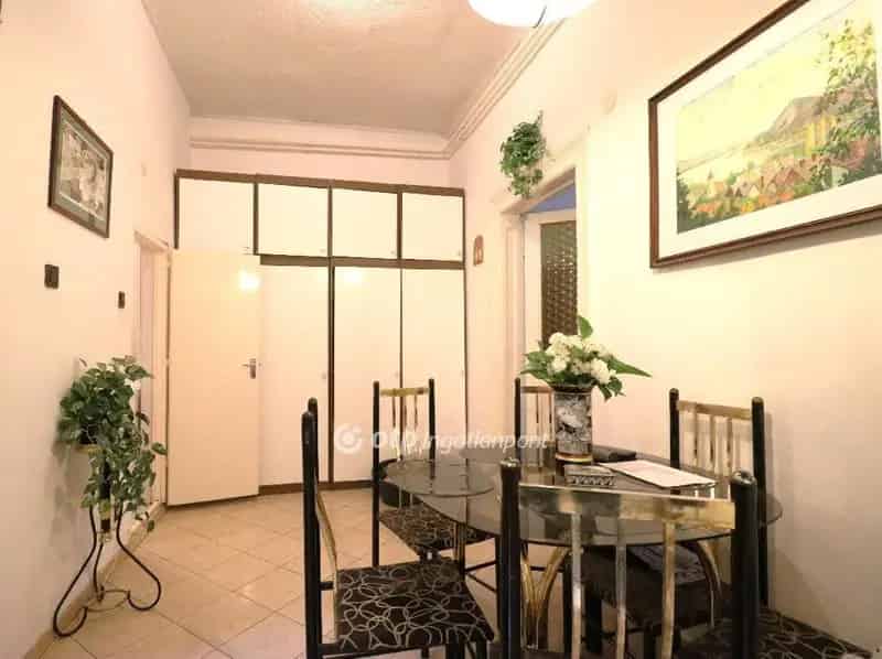 Ház Kiadó , Budapest, Közép-Magyarország