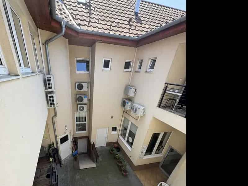 Ház Kiadó , Váci járás, Közép-Magyarország
