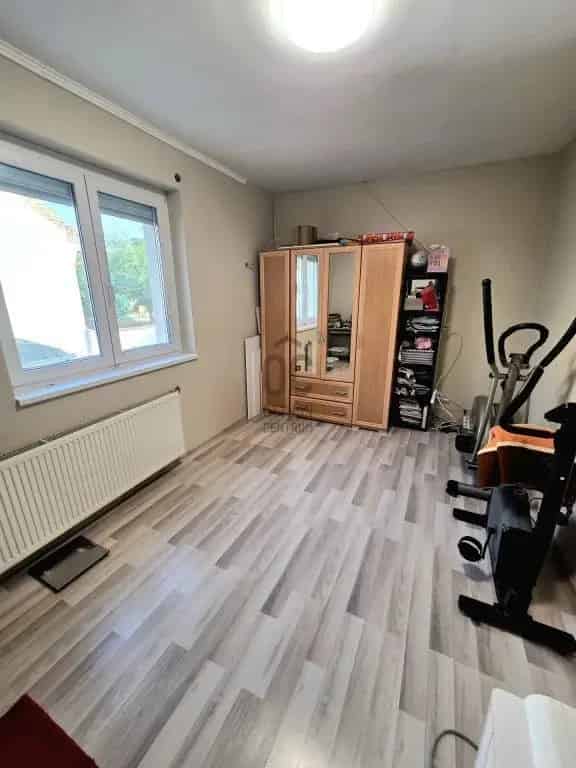 Ház Kiadó , Budapest, Közép-Magyarország