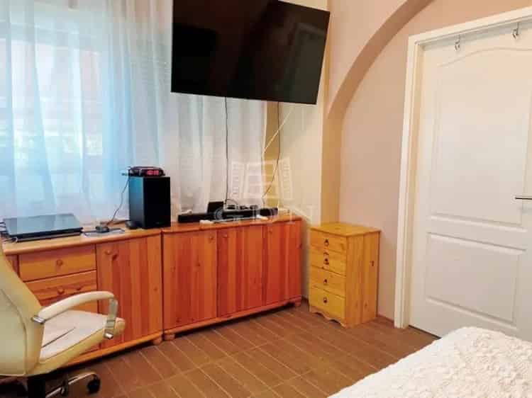 Ház Kiadó , Tököl, Közép-Magyarország