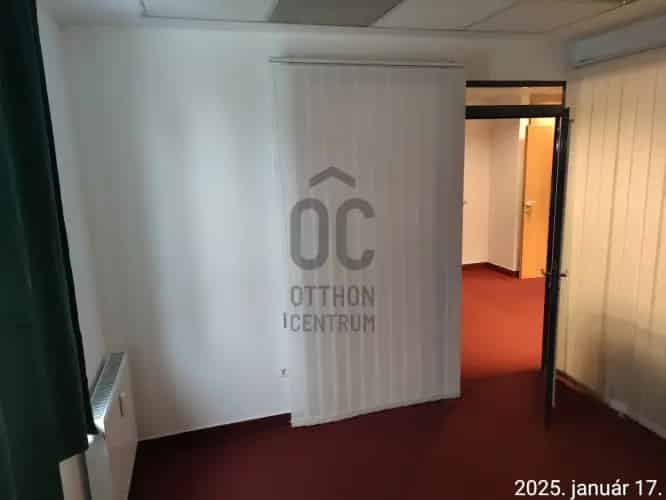 Komlói eladó kereskedelmi ingatlan, UZ018336