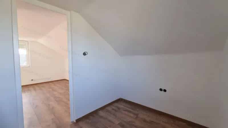 Telek Kiadó , Ceglédi járás, Közép-Magyarország