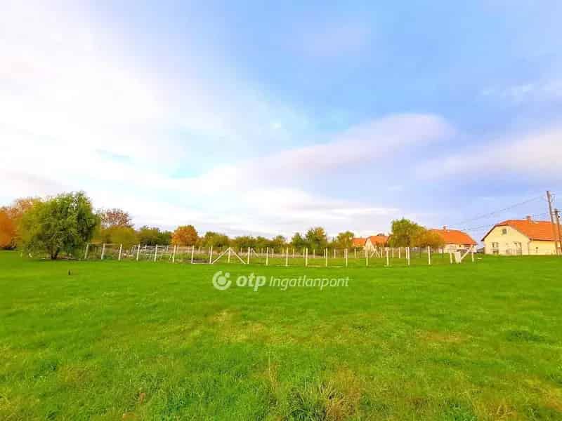 Telek Kiadó , Szolnoki járás, Alföld és Észak