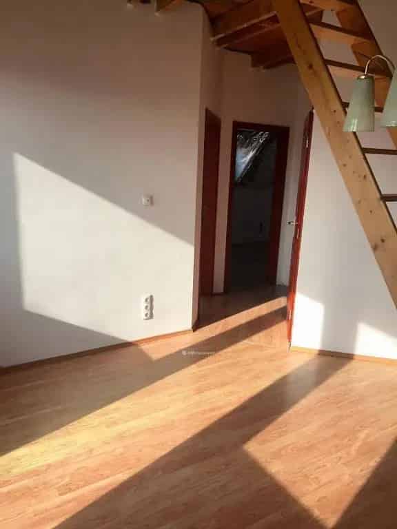 Ház Kiadó , Dunakeszi járás, Közép-Magyarország