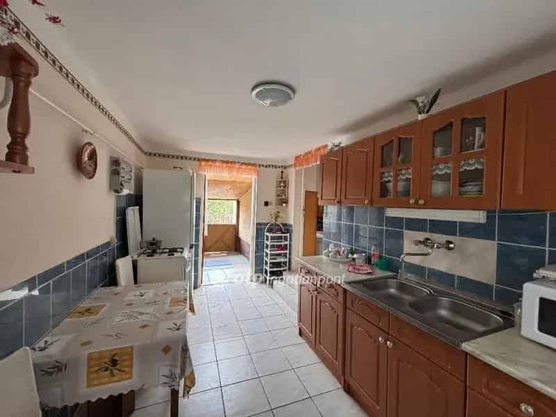 90 m2-es családi ház Beszterecen nagy telekkel