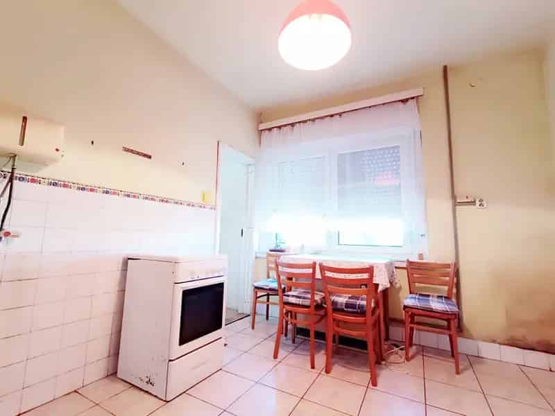 Ház Kiadó , Dombóvár, Dunántúl