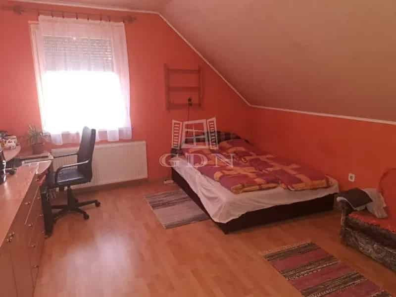 Ház Kiadó , Szigethalom, Közép-Magyarország