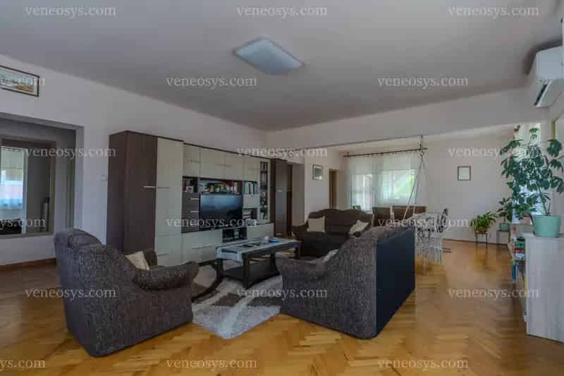 🏡 Tágas, kétszintes családi ház eladó Baján – ideális választás nagycsaládosoknak!