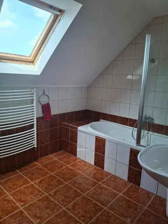 Ház Kiadó , Gödöllői járás, Közép-Magyarország