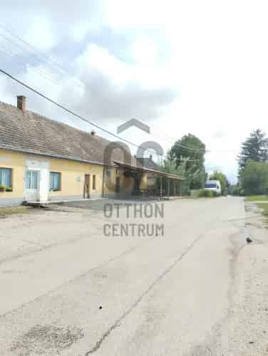 Karádi eladó kereskedelmi ingatlan, UZ016413