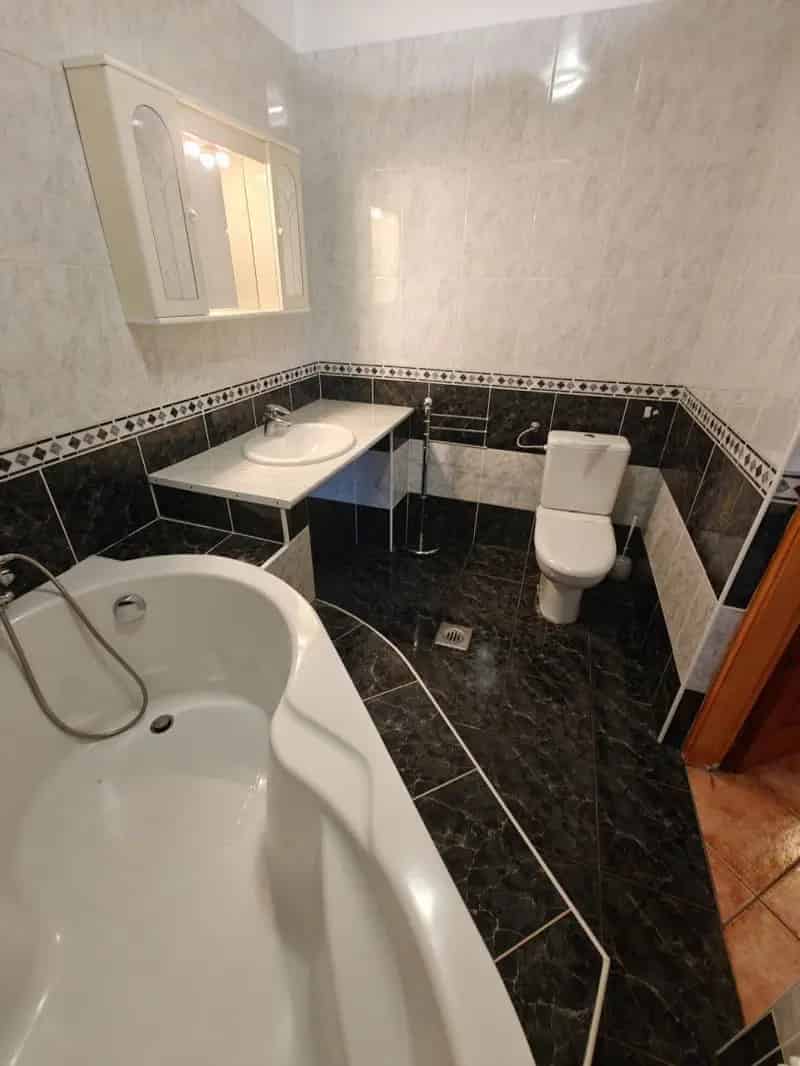 Ház Kiadó , Gödöllői járás, Közép-Magyarország