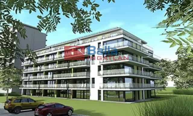 Siófok Ezüstpart 73nm-es 3 szobás vízparti lakás eladó