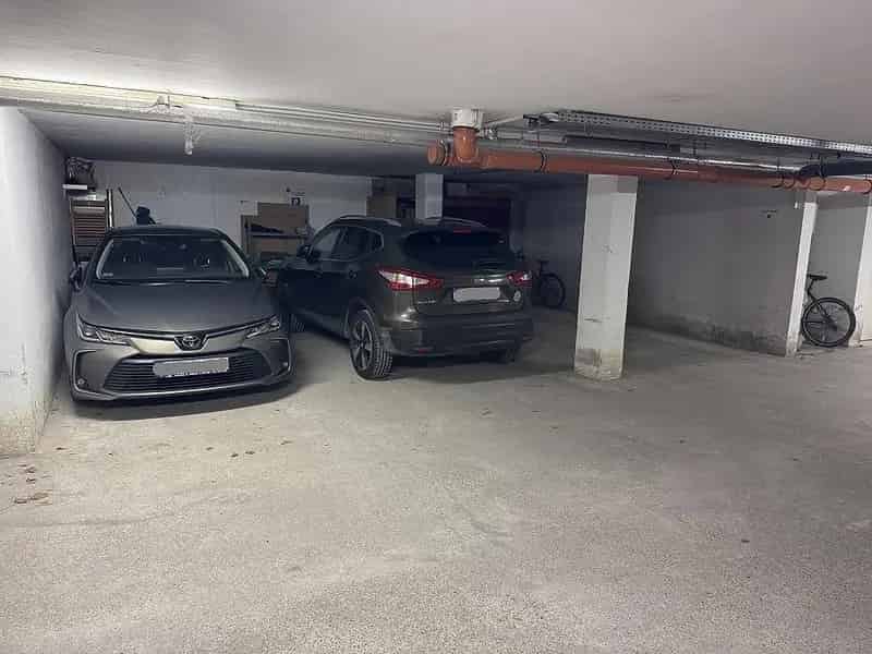 Teremgarázs eladó elektromos kapuval