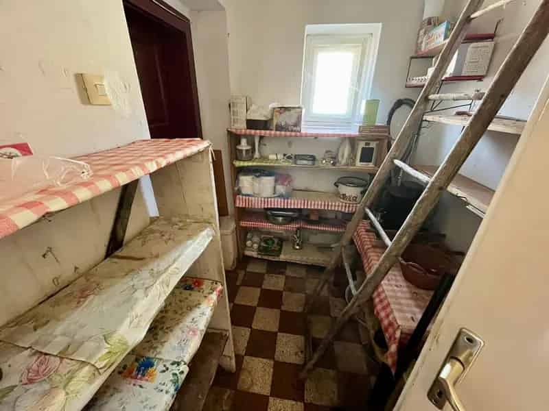 Ház Kiadó , Móri járás, Dunántúl