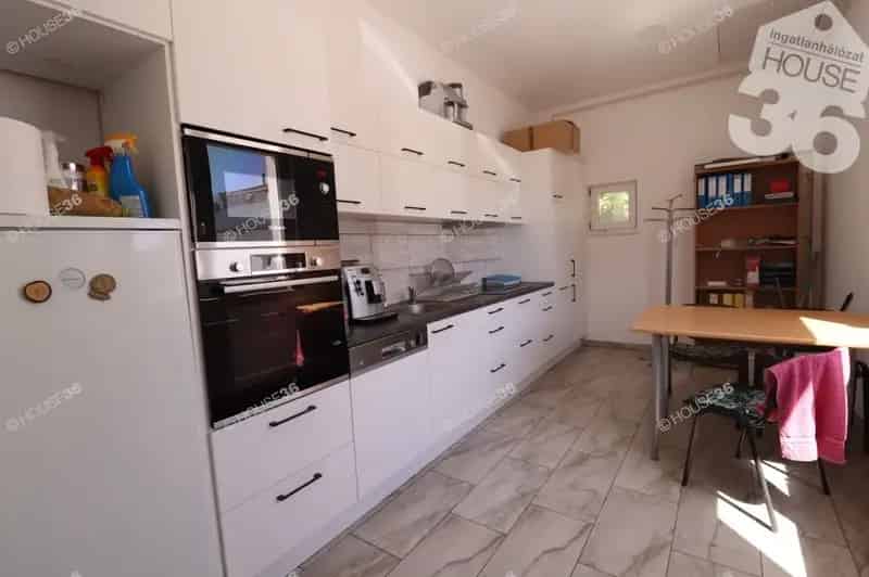 Ház Kiadó , Budapest, Közép-Magyarország
