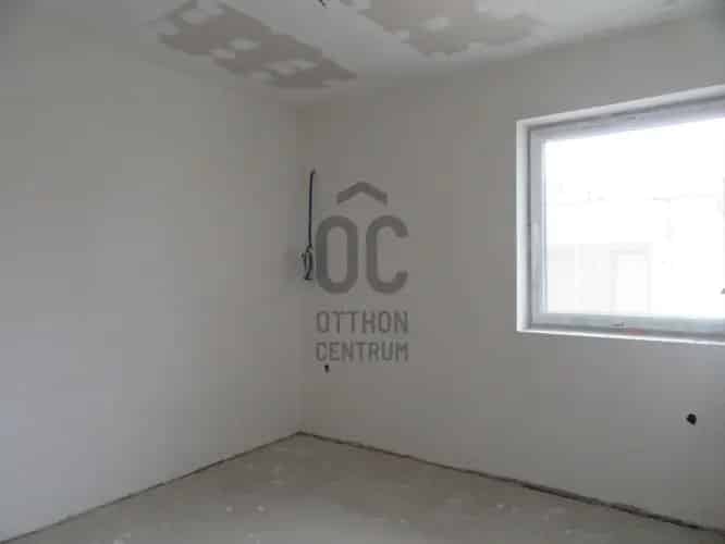 Velencei eladó újépítésű lakás, U0045833