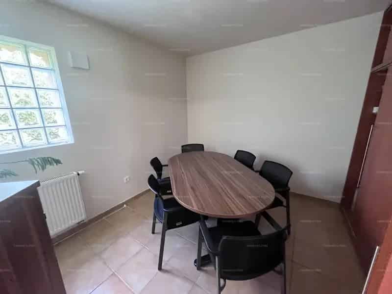 Eladó Bácsbokodon egy 6 lakásos vendégház.