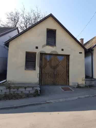 Szekszárdi eladó mezőgazdasagi ingatlan, M0002783