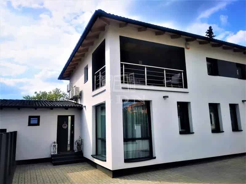 Ház Kiadó , Szentendre, Közép-Magyarország