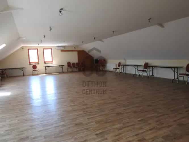 Pátyi eladó kereskedelmi ingatlan, UZ017124
