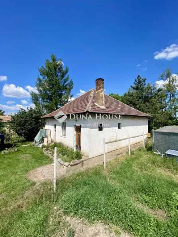 Ház Eladó , Besnyő, Dunántúl