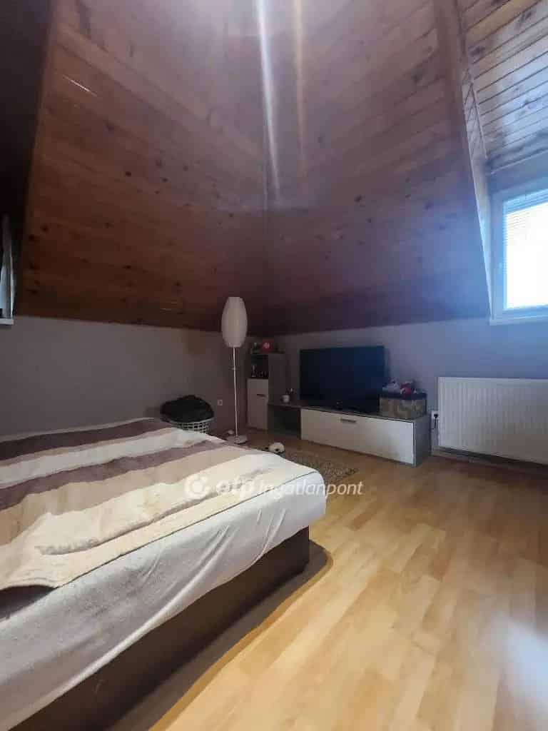 Ház Kiadó , Szigetszentmiklósi járás, Közép-Magyarország