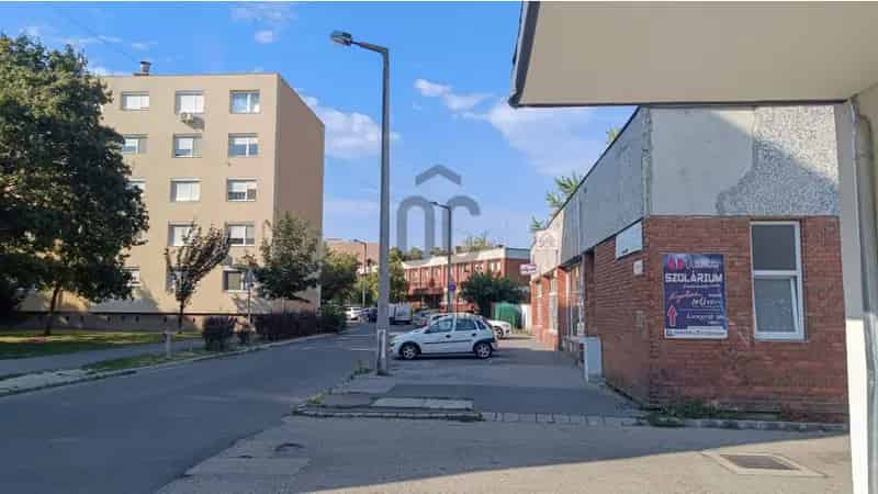 Soproni eladó kereskedelmi ingatlan, UZ017404