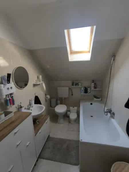 Ház Kiadó , Nagykőrösi járás, Közép-Magyarország