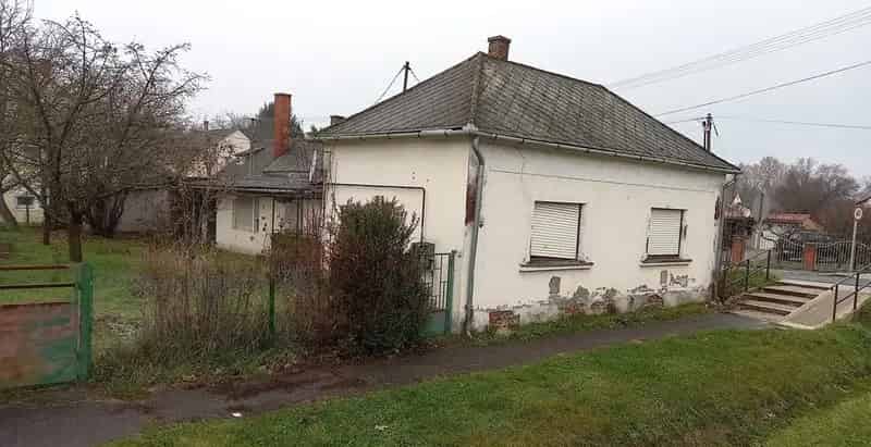 Felujítandó ház Barcson 122 m2 851 m2 telekkel