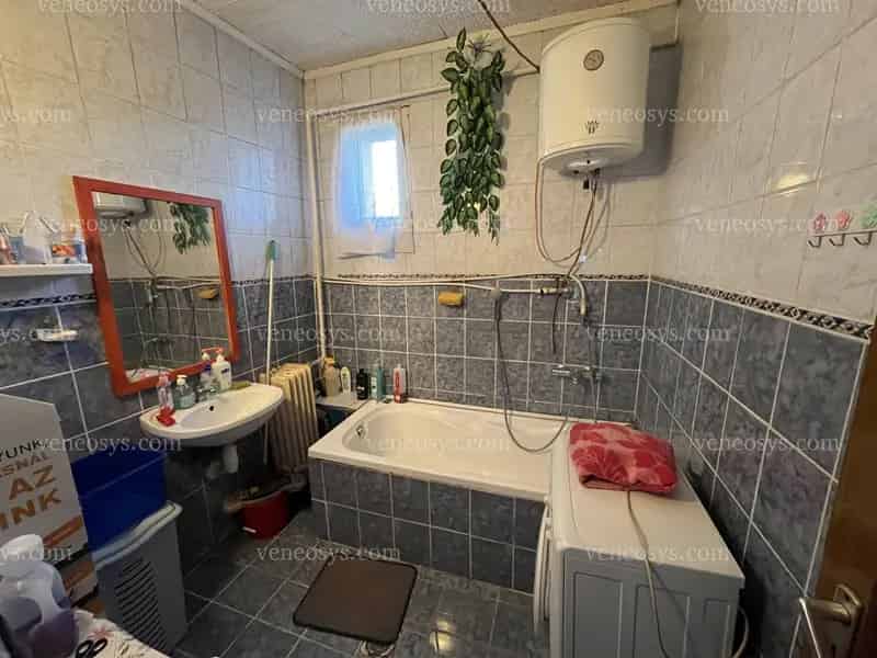 Sajóládon kínálok eladásra egy 87m2-es családi házat 600 m2-es telken.