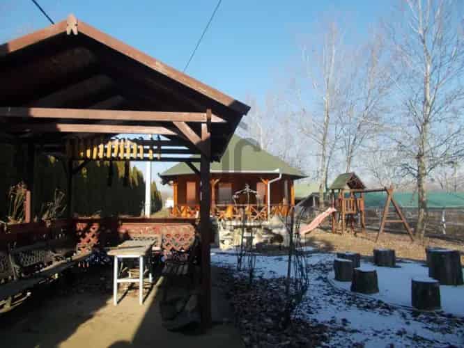 Anarcsi eladó kereskedelmi ingatlan, UZ011530
