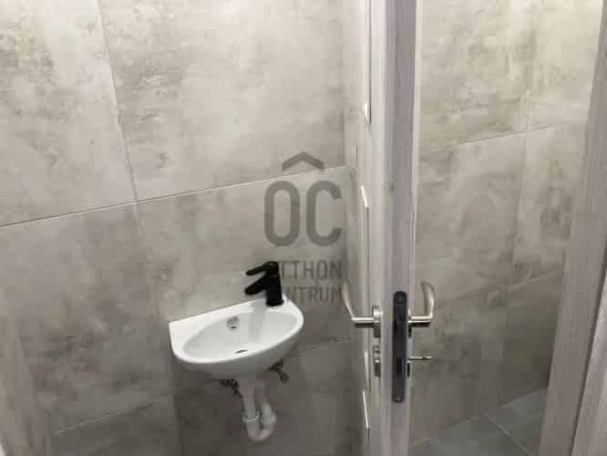 Polgári kiadó kereskedelmi ingatlan, UZ016950