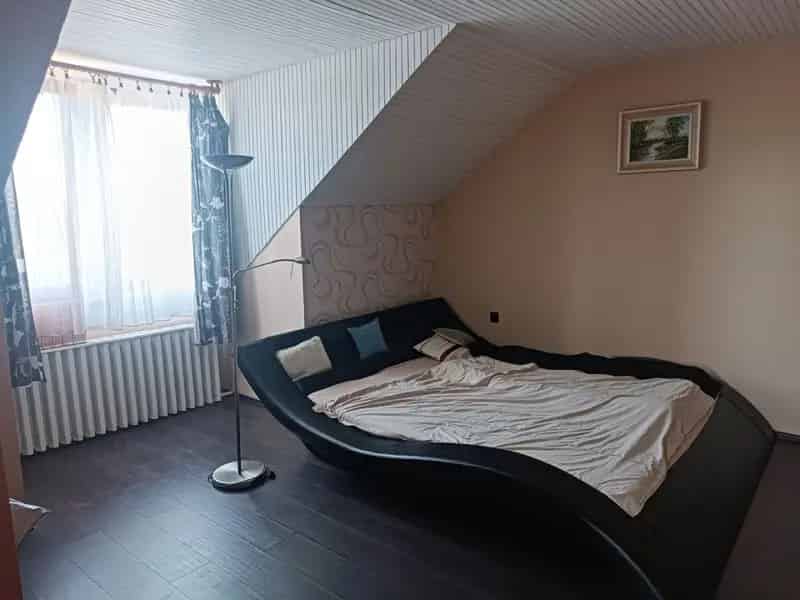 Ház Kiadó , Ajkai járás, Dunántúl